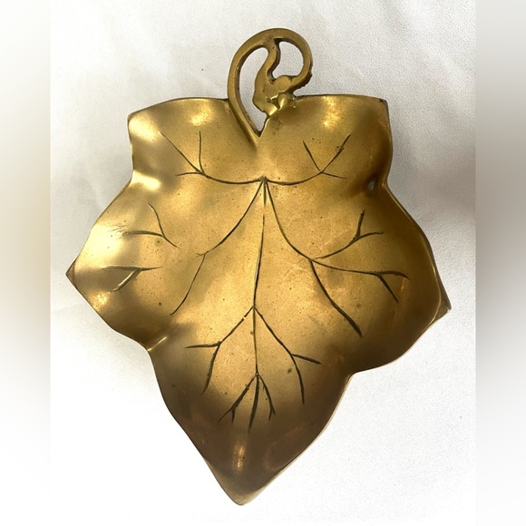 Vintage Bronze Leaf Catchall - Picture 3 of 5